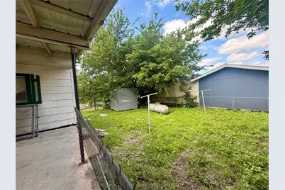 808 W Boundary Street, Giddings, TX 78942 - Photo 18