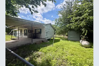 808 W Boundary Street, Giddings, TX 78942 - Photo 18