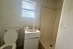 808 W Boundary St, Giddings, TX 78942 - Photo 12