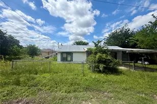 808 W Boundary St, Giddings, TX 78942 - Photo 22