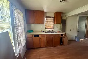 808 W Boundary St, Giddings, TX 78942 - Photo 12