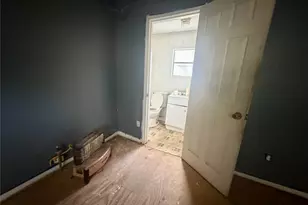 808 W Boundary St, Giddings, TX 78942 - Photo 6