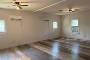 443 W Jackson St, Bartlett, TX 76511 - Photo 4