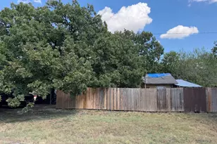 443 W Jackson St, Bartlett, TX 76511 - Photo 16
