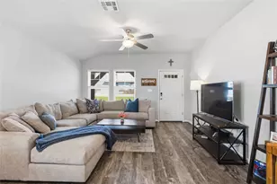 805 Russet Rock Dr, Austin, TX 78652 - Photo 4