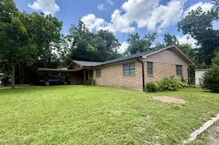 800 Otis St, Taylor, TX 76574 - Photo 2