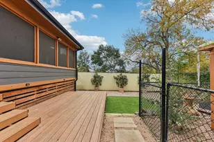 1101 Manlove St, Austin, TX 78741 - Photo 28