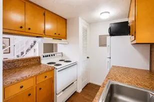 912 W 22 1/2 St, Austin, TX 78705 - Photo 4