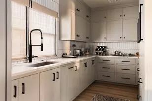 713 E 32nd St, Austin, TX 78705 - Photo 14