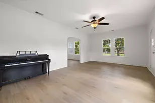 1301 Sloan St, Taylor, TX 76574 - Photo 8