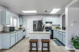 201 Sil Cove, Leander, TX 78641 - Photo 4