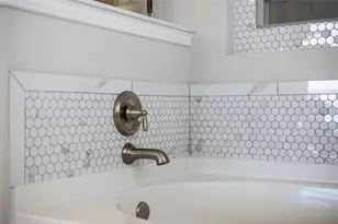 7805 Turnback Ledge Trail, Lago Vista, TX 78645 - Photo 20