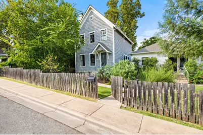 2110 E 9th Street, Austin, TX 78702 - Photo 2