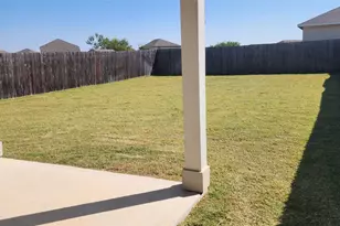 212 Los Olives Ln, Liberty Hill, TX 78642 - Photo 2