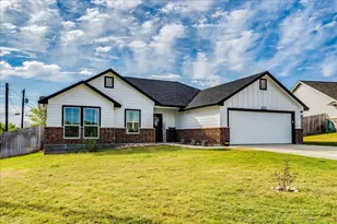 1172 Limestone Dr, Lampasas, TX 76550 - Photo 2