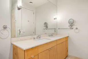 555 E 5th St, Austin, TX 78701 - Photo 24