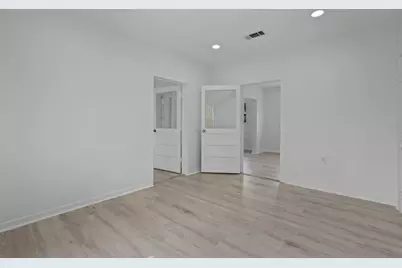 2703 E Cesar Chavez Street, Austin, TX 78702 - Photo 12