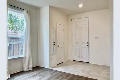 2950 E Old Settlers Boulevard #72, Round Rock, TX 78665 - Photo 2