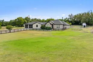 213 Beauchamp Rd, Dripping Springs, TX 78620 - Photo 2