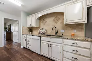 111 Lookout Cir, Hutto, TX 78634 - Photo 14