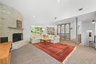 3907 Cresthill Dr, Austin, TX 78731 - Photo 2