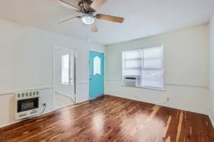 316 Plum St, Lockhart, TX 78644 - Photo 4