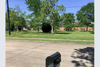 18603 Kings Lynn Street, Houston, TX 77058 - Photo 2