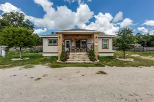 130 Los Arcos Rd, Elgin, TX 78621 - Photo 2