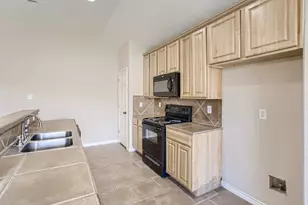 3032 Douglas Fir Dr, New Braunfels, TX 78130 - Photo 4