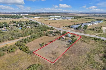 1607 E 4th Street, Taylor, TX 76574 - Photo 6