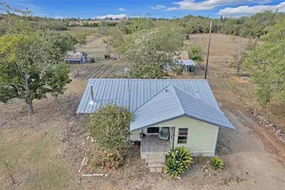 1607 E 4th Street, Taylor, TX 76574 - Photo 8