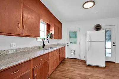 1607 E 4th Street, Taylor, TX 76574 - Photo 14