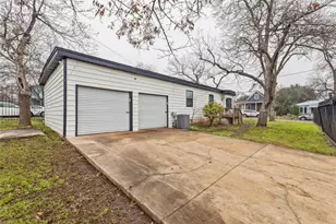2105 E 17th St, Austin, TX 78702 - Photo 6