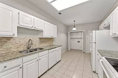 5737 N Scout Island Circle, Austin, TX 78731 - Photo 4