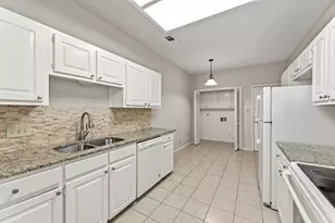 5737 N Scout Island Cir, Austin, TX 78731 - Photo 4