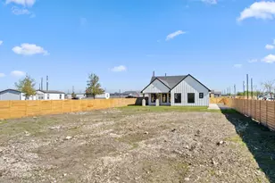 210 Jacaranda Dr, Dale, TX 78616 - Photo 4