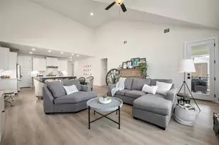 997 Sage Thrasher Cir, Dripping Springs, TX 78620 - Photo 4