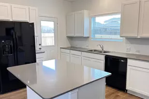 138 Milliner Loop, Hutto, TX 78634 - Photo 10