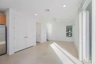 1114 Walton Ln, Austin, TX 78721 - Photo 10
