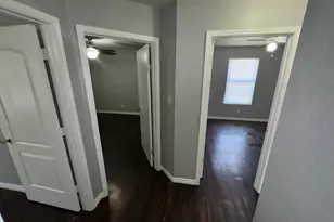 830 W Hutchins Pl, San Antonio, TX 78221 - Photo 6