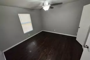 830 W Hutchins Pl, San Antonio, TX 78221 - Photo 4