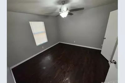 830 W Hutchins Place #11, San Antonio, TX 78221 - Photo 4