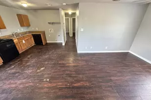 830 W Hutchins Pl, San Antonio, TX 78221 - Photo 2