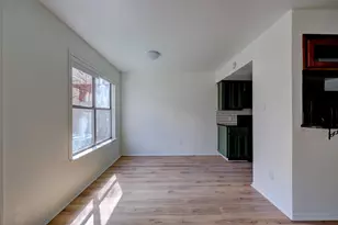 512 Eberhart Ln, Austin, TX 78745 - Photo 8