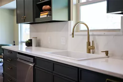 2504 Deerfoot Trail, Austin, TX 78704 - Photo 16