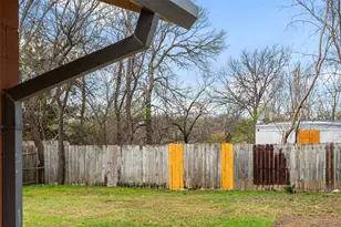 1210 Perez St, Austin, TX 78721 - Photo 14