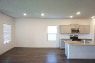 707 Carol Dr, Hutto, TX 78634 - Photo 6