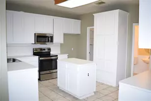 30007 Oakland Hills Dr, Georgetown, TX 78628 - Photo 10