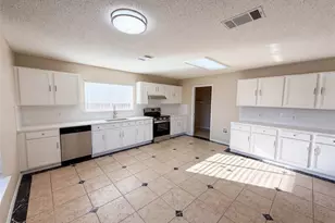 2727 High Point Dr, Round Rock, TX 78664 - Photo 2