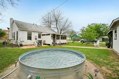 801 Bishop Street, Smithville, TX 78957 - Photo 6